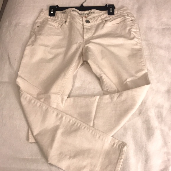 Mossimo white jeans gently loved white jeans , great condition. Fit well - Picture 4 of 4